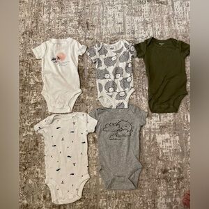 Jumping Beans Baby Bodysuit Set of 5 - White, Gray, Green colors size 6M